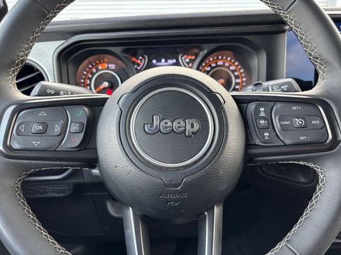 Used 2025 Jeep Wrangler Unlimited Sport AWD/4WD image 27