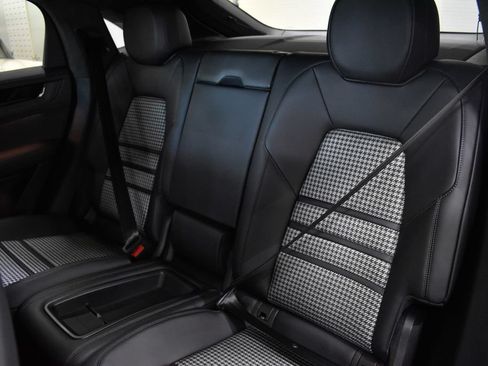 Used 2026 Porsche Cayenne GTS AWD/4WD image 33