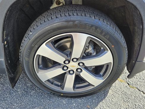 Used 2021 Chevrolet Traverse LT w/ LT Premium Package image 14