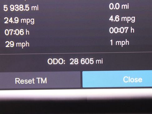 Used 2023 Volvo XC40 B4 Plus w/ Driver Assist Package image 11