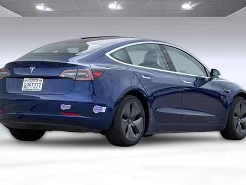 Used 2018 Tesla Model 3 Mid Range image 3