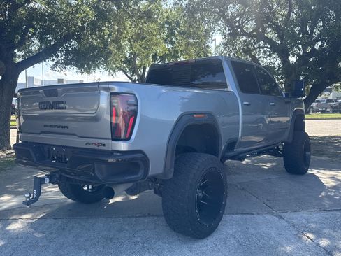 Used 2025 GMC Sierra 2500 AT4X AWD/4WD image 15