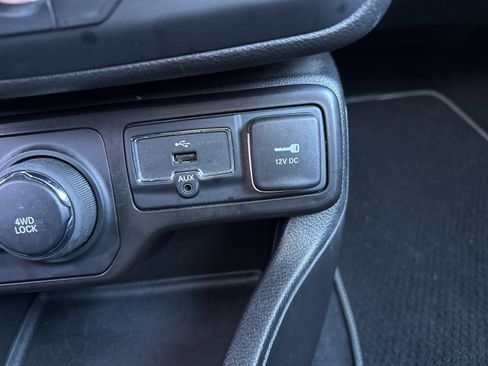 Used 2021 Jeep Renegade Latitude image 17