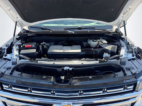 Used 2023 Chevrolet Suburban Premier image 36