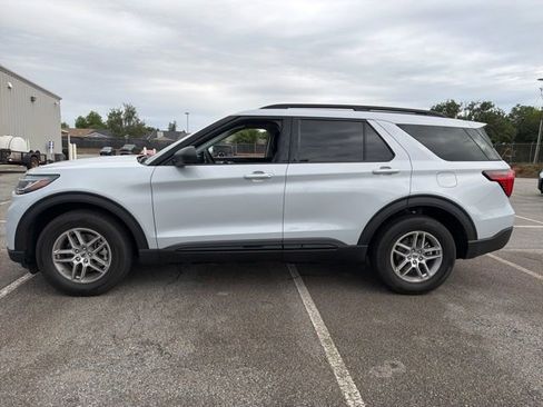 Used 2026 Ford Explorer Active AWD/4WD image 5