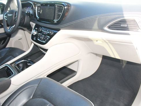 Used 2023 Chrysler Pacifica Limited w/ Uconnect Theater Family Group AWD/4WD image 27