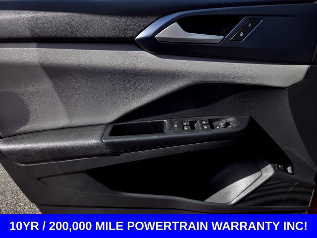 Used 2023 Volkswagen Taos SE w/ Panoramic Sunroof Package FWD image 31