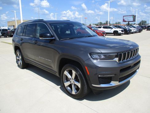 Used 2022 Jeep Grand Cherokee L Limited image 9