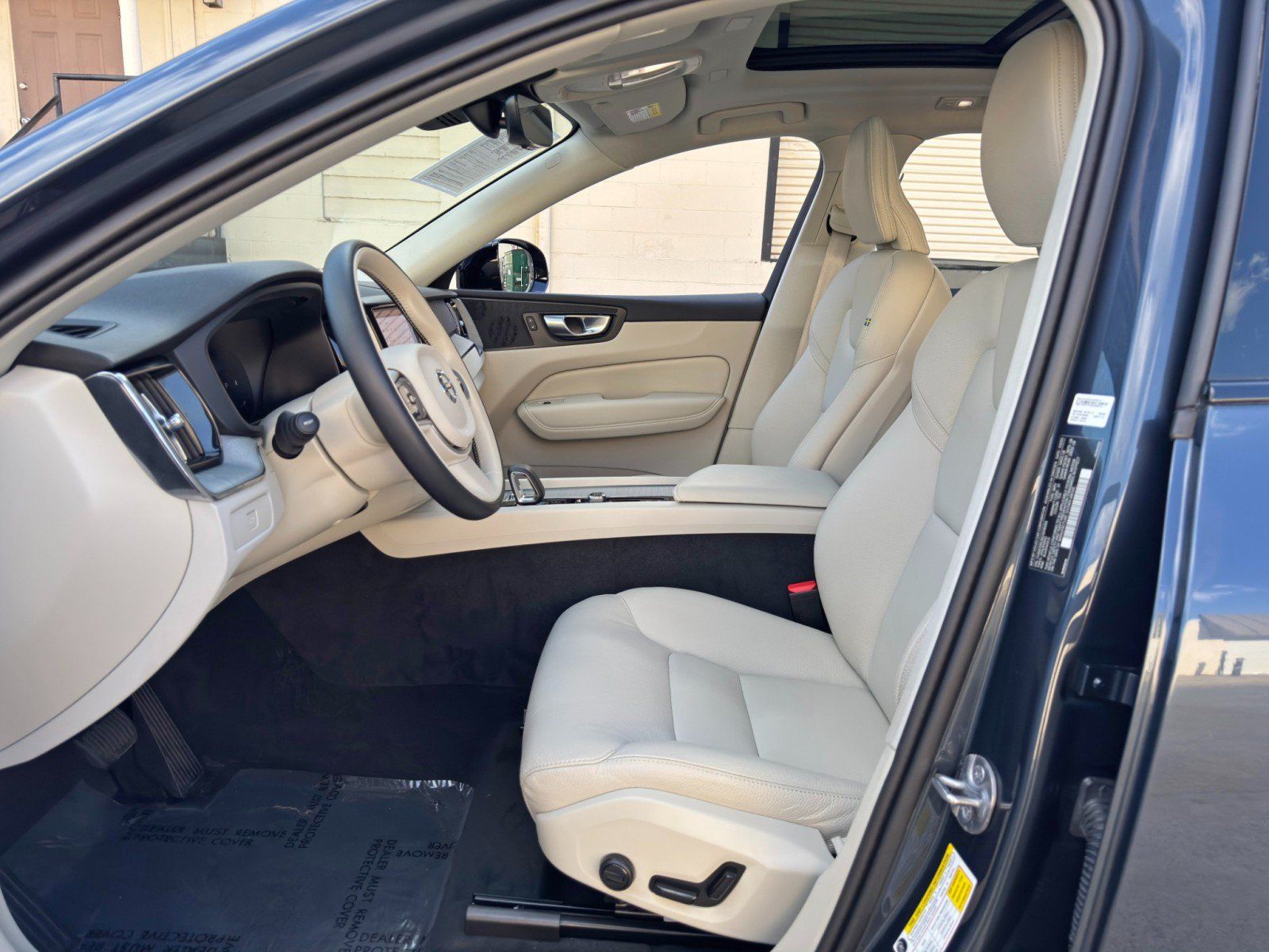 Used 2025 Volvo XC60 B5 Plus w/ Protection Package Premier AWD/4WD image 17