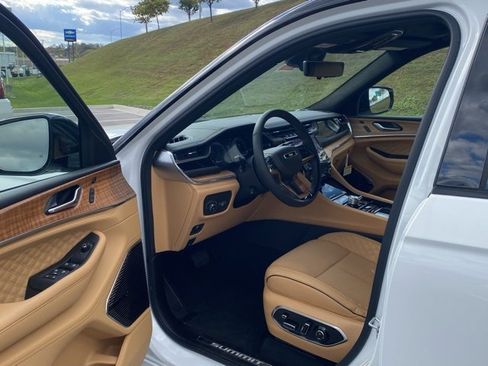 New 2025 Jeep Grand Cherokee Summit image 15