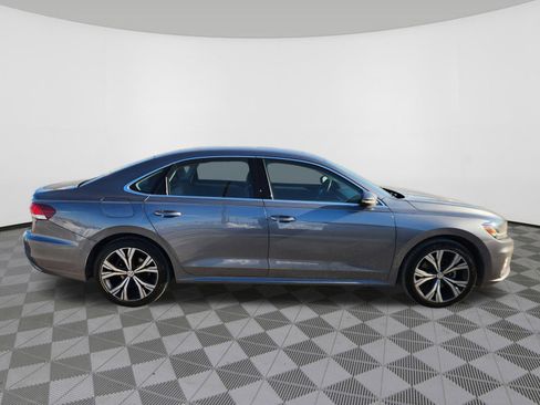 Used 2022 Volkswagen Passat 2.0T SE image 6