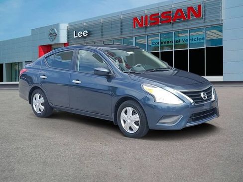 Used 2015 Nissan Versa SV FWD image 1