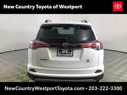 Used 2018 Toyota RAV4 SE image 6