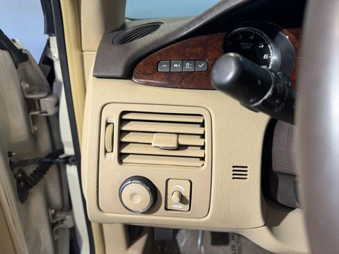 Used 2011 Buick Lucerne CXL FWD image 13