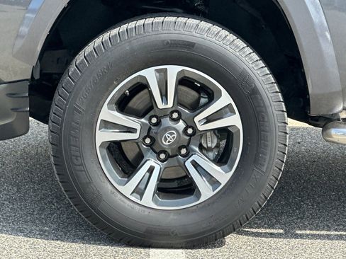 Used 2019 Toyota Tacoma TRD Sport w/ Technology Package image 23