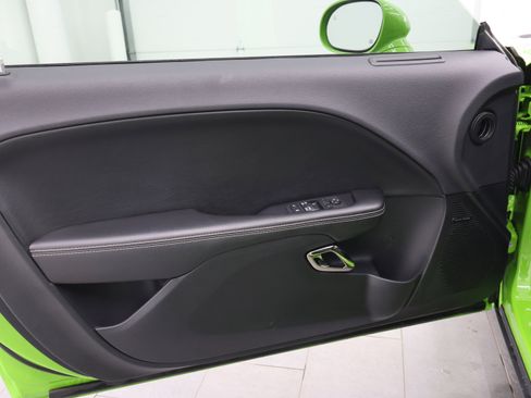 Used 2017 Dodge Challenger SRT Hellcat RWD image 36