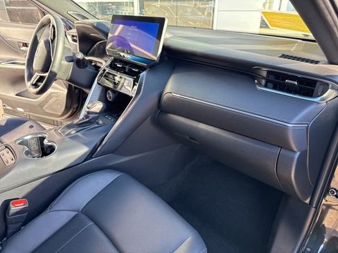 Used 2023 Toyota Venza Limited image 32