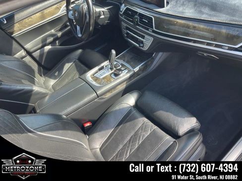 Used 2019 BMW 750i RWD image 25