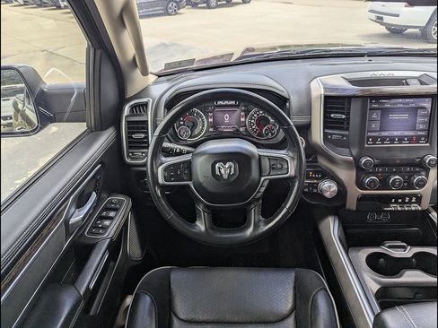 Used 2020 RAM 1500 Laramie AWD/4WD image 3