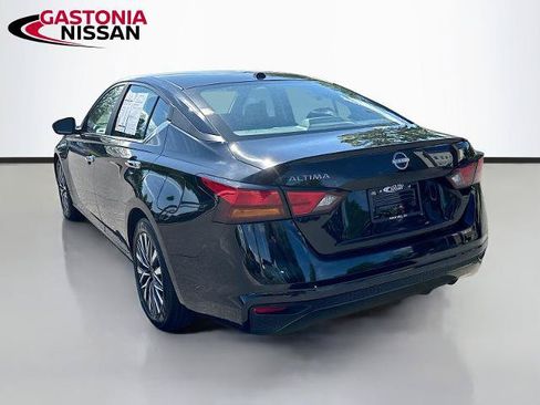 Certified 2025 Nissan Altima 2.5 SV FWD image 6