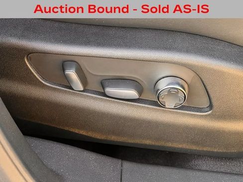 Used 2025 Cadillac XT4 Premium Luxury FWD image 23