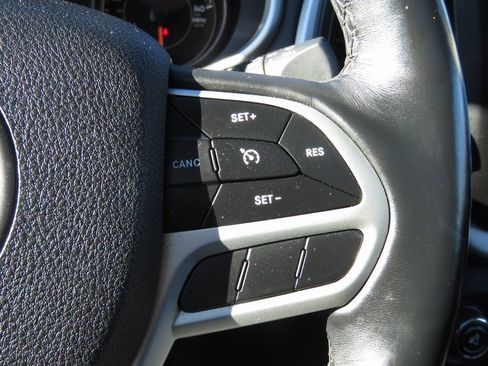 Used 2018 Jeep Cherokee Overland w/ Heavy Duty Protection Group image 24