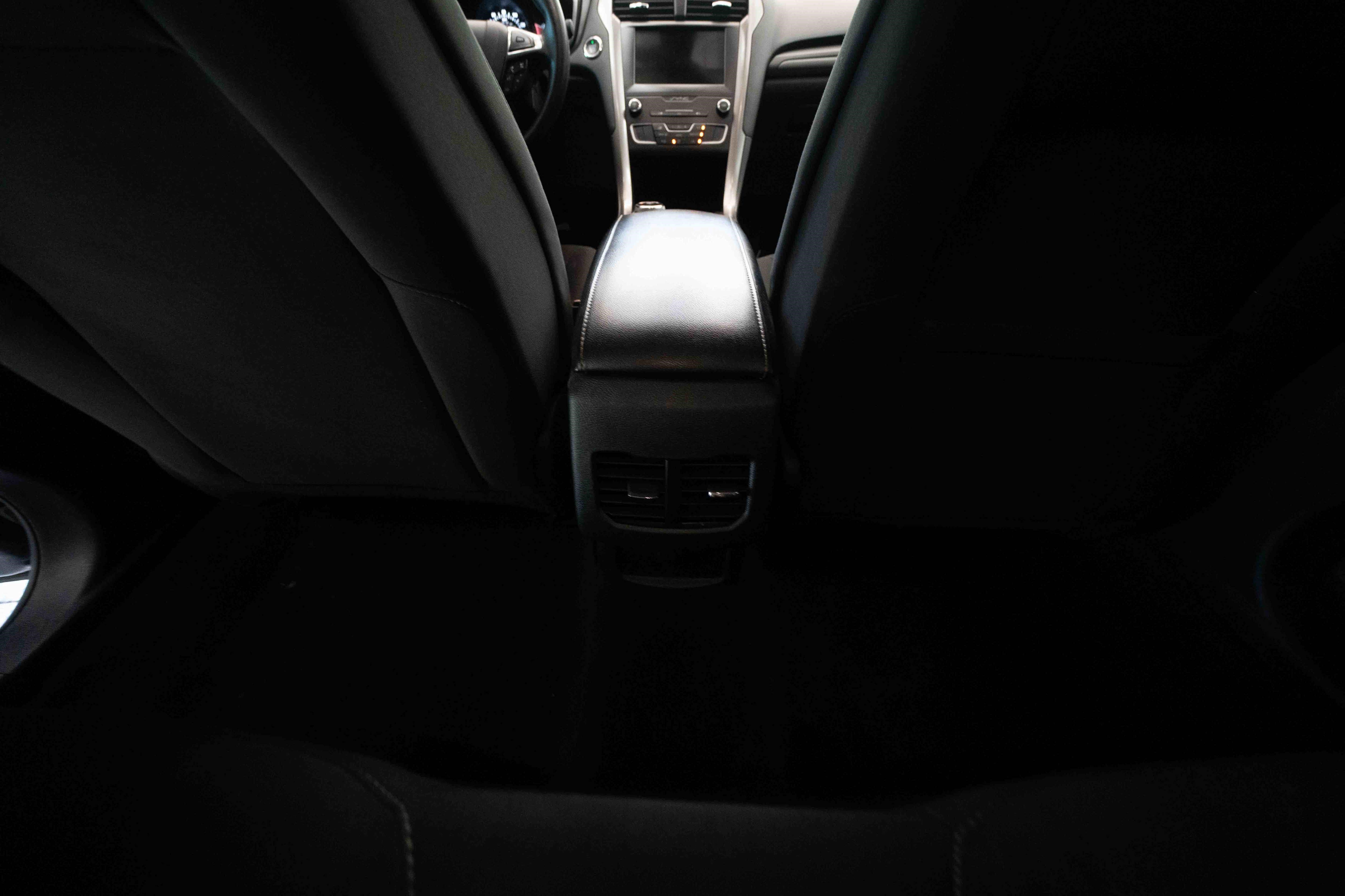 Used 2020 Ford Fusion SE FWD image 22