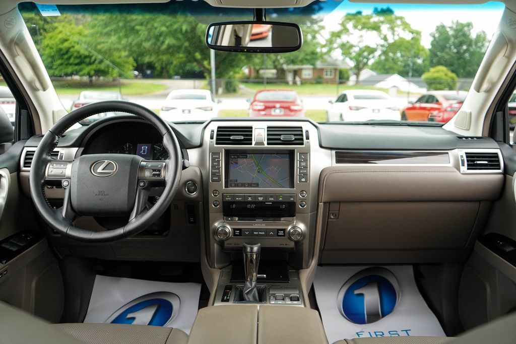 Used 2019 Lexus GX 460 w/ Navigation Package AWD/4WD image 9