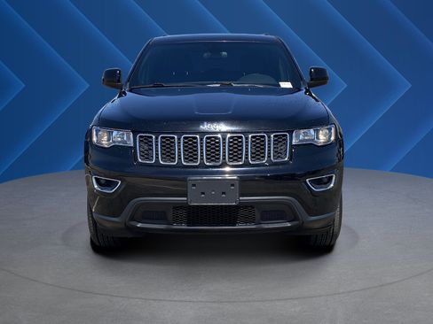 Used 2018 Jeep Grand Cherokee Laredo AWD/4WD image 8
