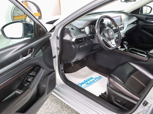 Used 2023 Nissan Altima 2.5 SR image 3