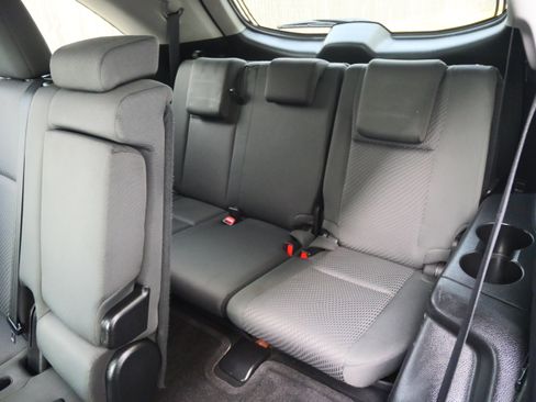 Used 2019 Toyota Highlander LE image 11