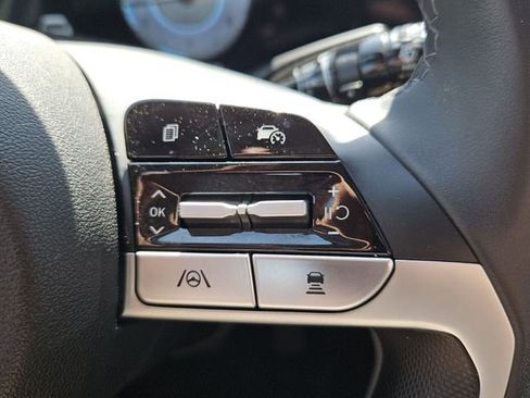 Used 2025 Hyundai Elantra SEL FWD image 23