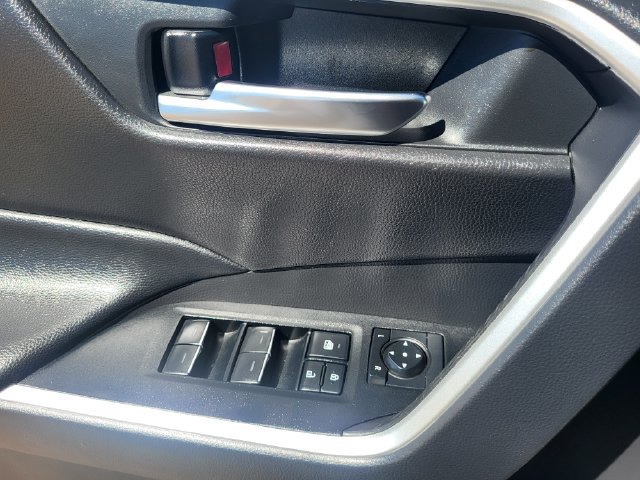 Used 2025 Toyota RAV4 XLE AWD/4WD image 13