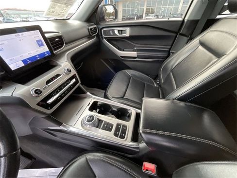 Used 2022 Ford Explorer XLT w/ Equipment Group 202A image 14