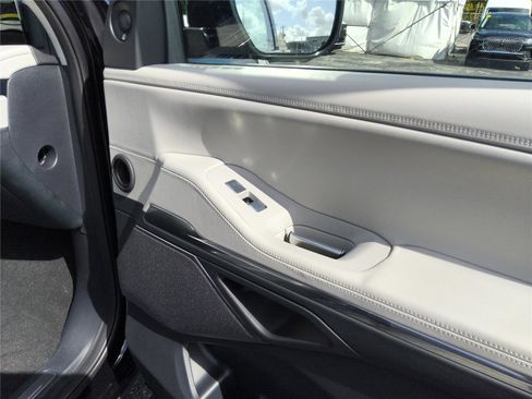 New 2026 Lincoln Navigator L Reserve AWD/4WD image 25