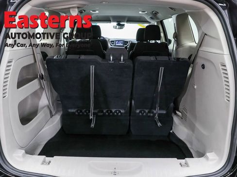 Used 2024 Chrysler Voyager LX image 9