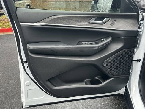 New 2025 Jeep Grand Cherokee L Limited image 11