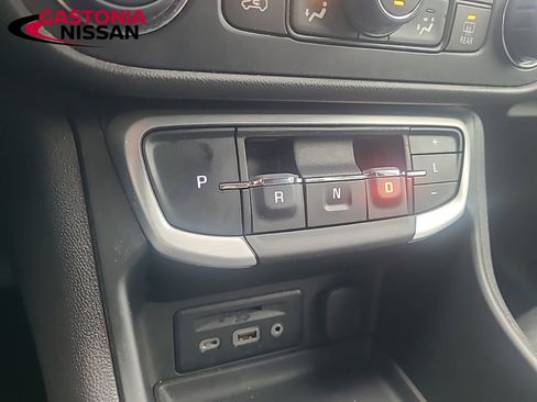 Used 2024 GMC Terrain SLT image 45