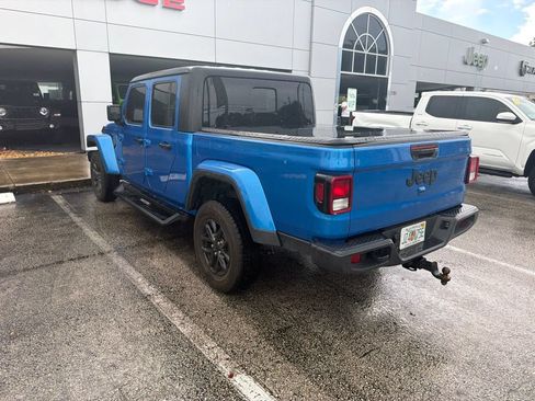 Used 2023 Jeep Gladiator Sport AWD/4WD image 18