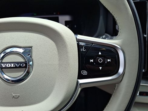 Certified 2024 Volvo XC60 B5 Plus AWD/4WD image 25