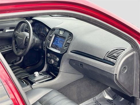 Used 2023 Chrysler 300 S image 31