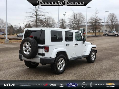 Used 2013 Jeep Wrangler Unlimited Sahara w/ Connectivity Group image 7
