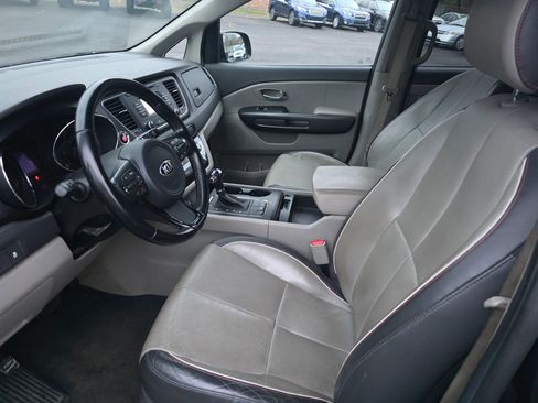 Used 2016 Kia Sedona LX w/ LX Essentials Premium Package image 7