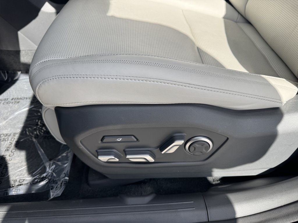 Used 2024 Hyundai Santa Fe Calligraphy FWD image 33