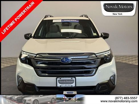 Used 2025 Subaru Forester Premium AWD/4WD image 2