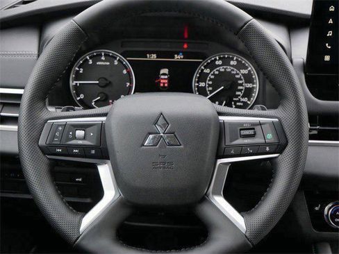 New 2026 Mitsubishi Outlander SE AWD/4WD image 8
