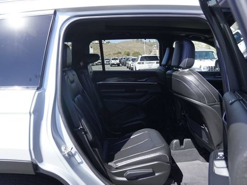 Used 2024 Jeep Grand Cherokee L Limited w/ Luxury Tech Group II AWD/4WD image 28