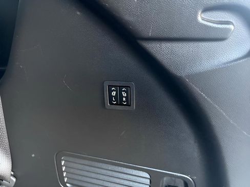 Certified 2023 Buick Enclave Avenir w/ Avenir Technology Package image 18