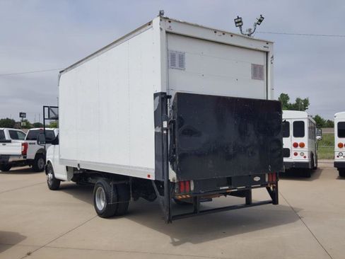 Used 2018 Chevrolet Express 3500 RWD image 9