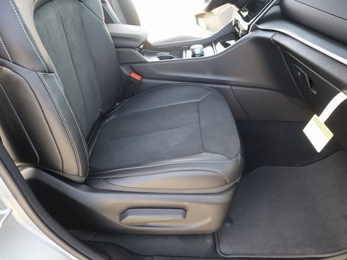 New 2025 Jeep Grand Cherokee Altitude image 13